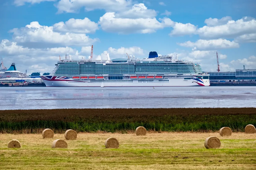 Kreuzfahrthafen Bremerhaven - mit HAFEN PARKEN gehen Sie entspannt auf Kreuzfahrt