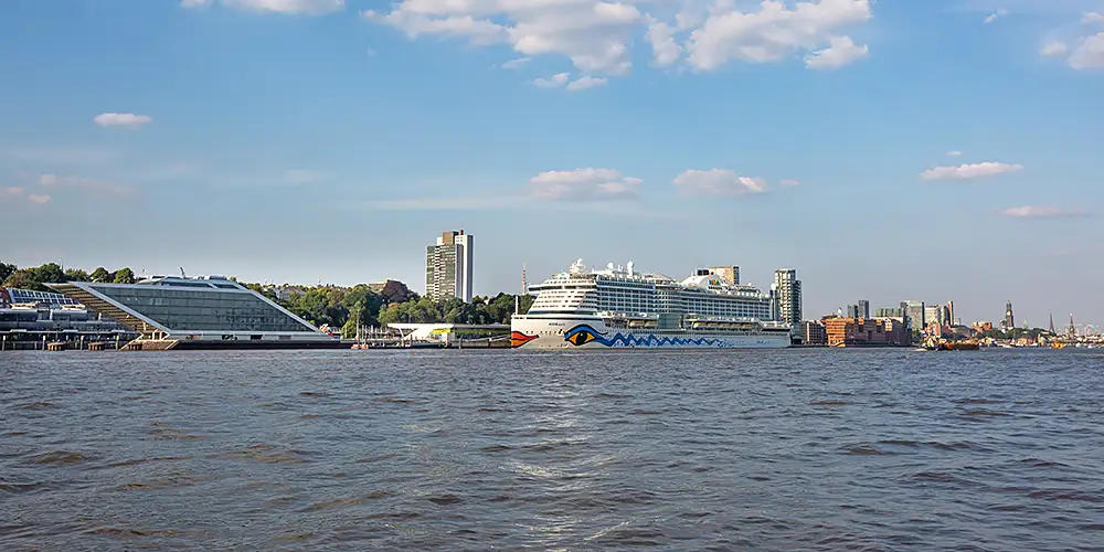 Das Cruise Center Altona in Hamburg direkt am "Kietz". Hier sind die Parkplätze leider sehr knapp.