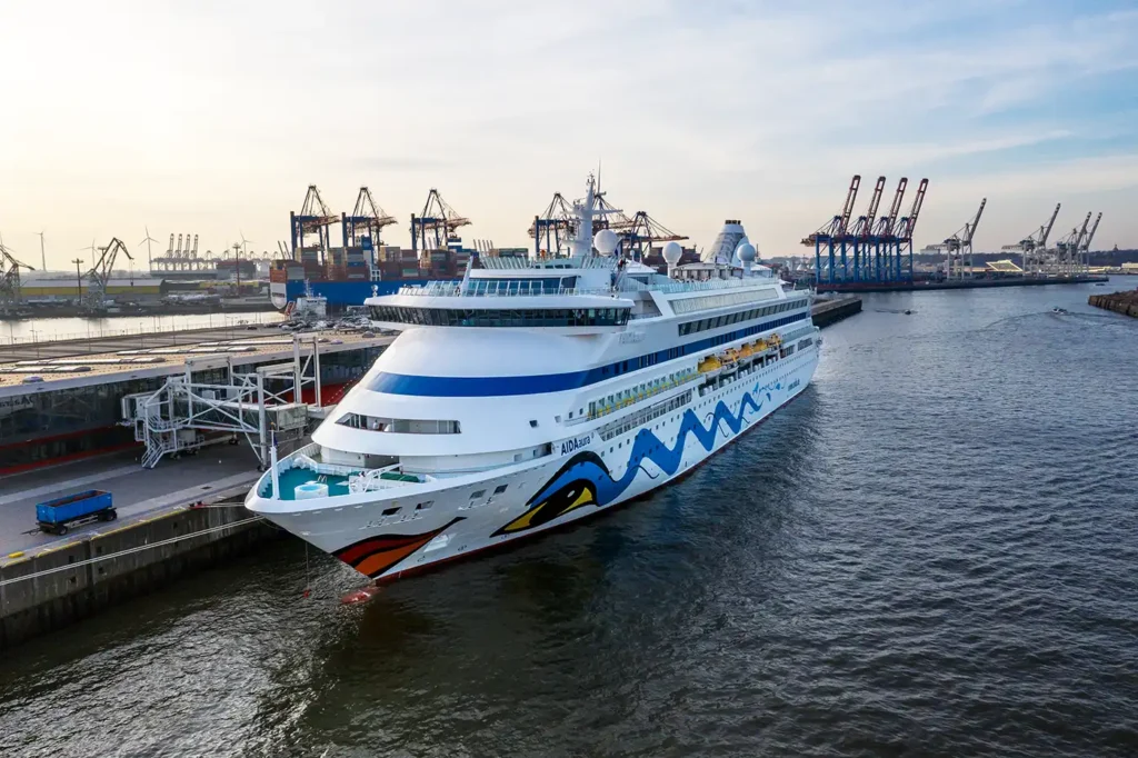 Das Cruise Center Hamburg Steinwerder liegt mitten im Gebiet des Hafens. Reisen sie hier besser nicht ohne reservierten Parkplatz an.