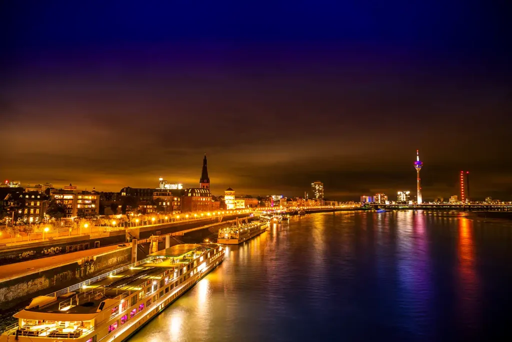Anleger Düsseldorf im Advent – Parkplatz für Flusskreuzfahrt