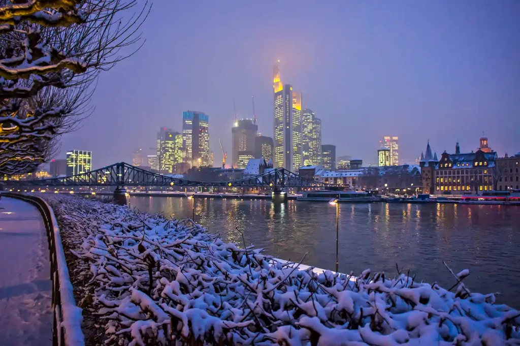 Anleger Frankfurt am Main im Advent – Parkplatz für Flusskreuzfahrt